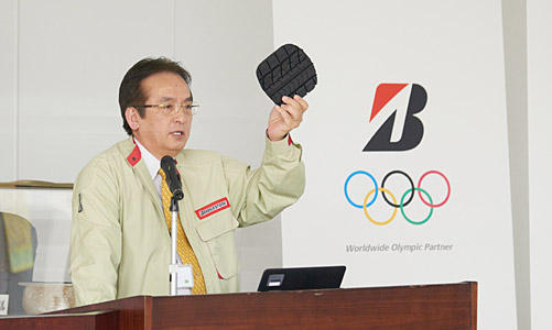 スタッドレスタイヤ開発の初期段階から関わってきた開発者である山口宏二郎