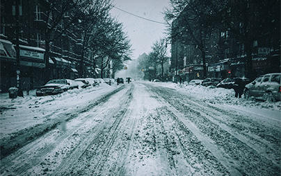 「冬道には危険がいっぱい！スタッドレスタイヤで安全・安心なカーライフを」の記事ページへ