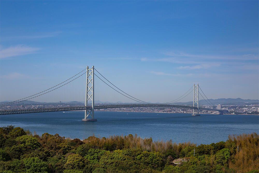 世界最長の吊り橋「明石海峡大橋」（兵庫県）