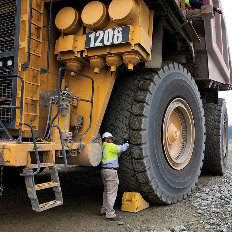 建設・鉱山車両用タイヤの進化を支えるブリヂストン独自の革新技術 強靭な耐久性能の追求による鉱山現場の生産性向上に貢献